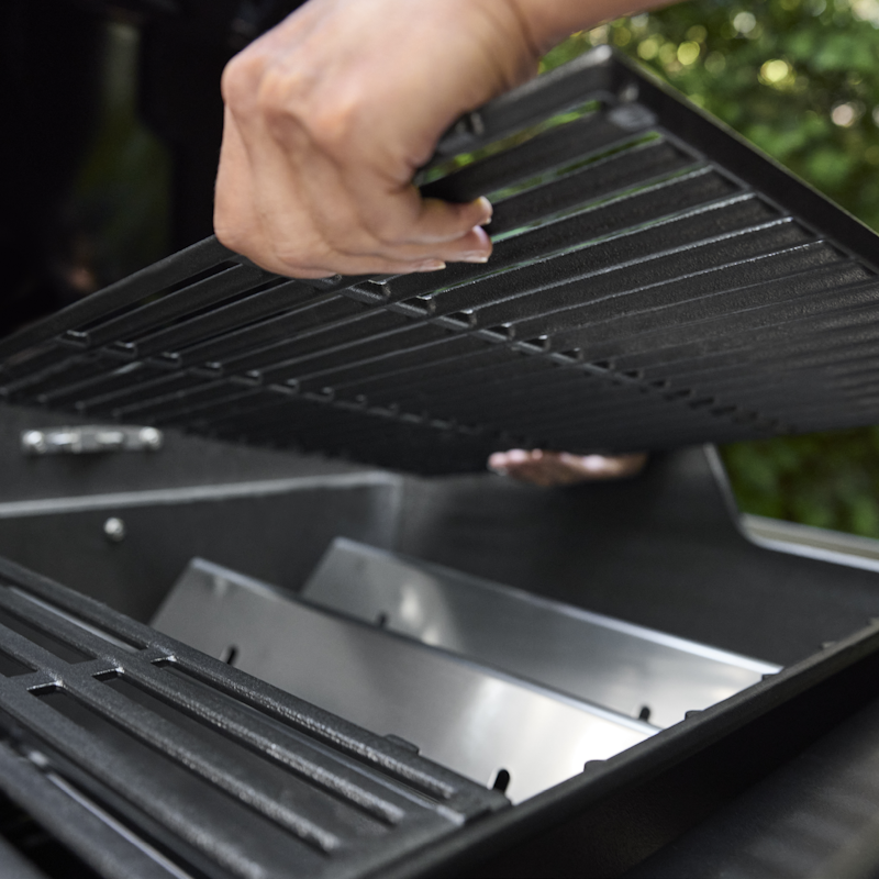 Spirit® EP-325 Gas Grill Stealth® Edition (Natural Gas)