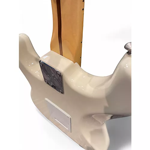 Used Fender Standard Stratocaster Arctic White Solid Body Electric Guitar Arctic White