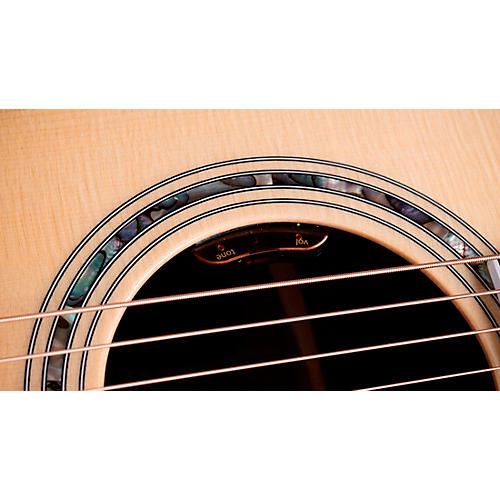 Taylor 815e Legacy Jumbo Acoustic-Electric Guitar Natural