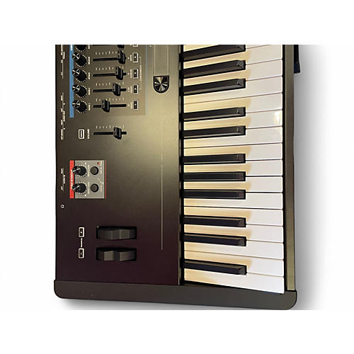 Used Kurzweil k2700 Keyboard Workstation