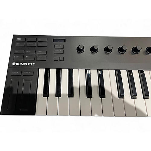 Used Native Instruments Komplete Kontrol M32 MIDI Controller