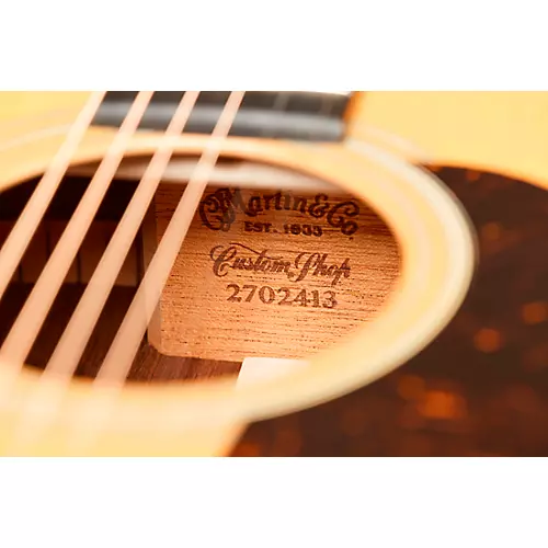 Martin Custom Shop 28 Style Dreadnought Premium Madagascar-Bearclaw Spruce Top Acoustic Guitar Natural