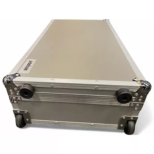 Used Pedaltrain CLASSIC PRO WITH TOUR CASE AND WHEELS Pedal Board