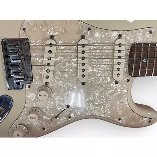 Used 2000 Fender American Deluxe Stratocaster White Blonde Solid Body Electric Guitar White Blonde