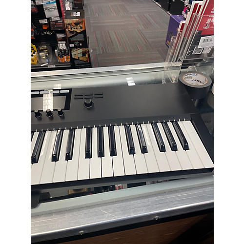 Used Native Instruments Komplete Kontrol S61 MK2 MIDI Controller