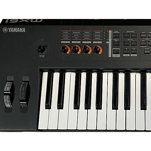 Used Yamaha MX61 61 Key Keyboard Workstation