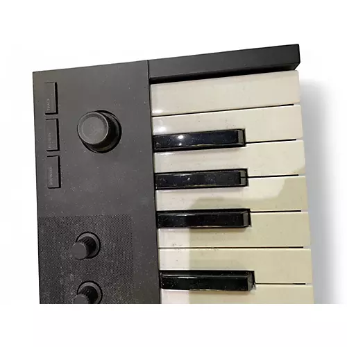 Used Native Instruments KOMPLETE KONTROL M32