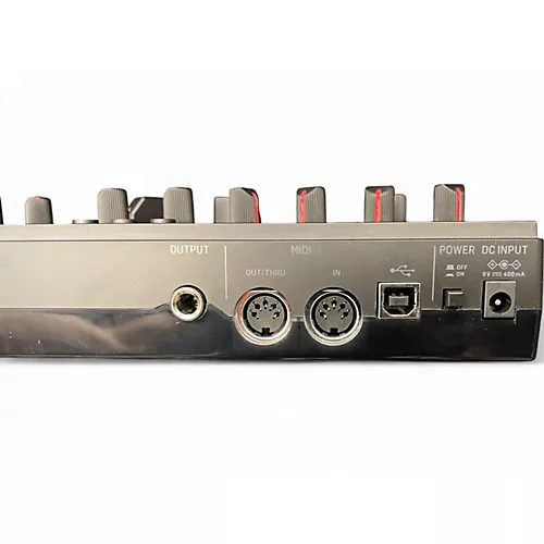 Used Behringer td-3-mo-bk Synthesizer