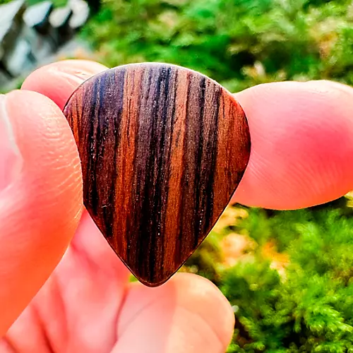 Thalia 651 Shape Rosewood Picks 1.5 mm 6 Pack