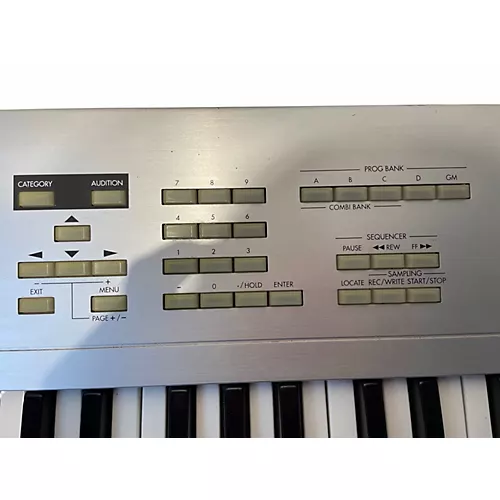 Used KORG Triton Le 61 Key Keyboard Workstation