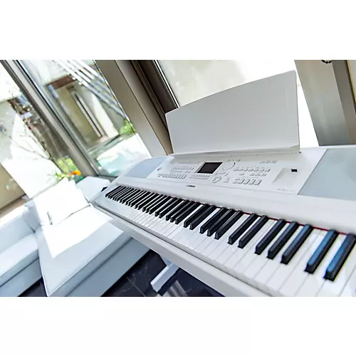 Yamaha DGX-670 88-Key Portable Grand Black