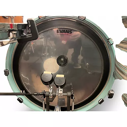 Used TAMA 3 Piece Starclassic Walnut/Birch Arctic Blue Oyster Drum Kit Arctic Blue Oyster