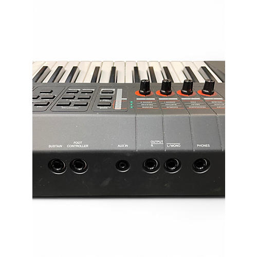 Used Yamaha MX61 61 Key Keyboard Workstation
