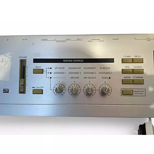 Used KORG Triton Le 61 Key Keyboard Workstation