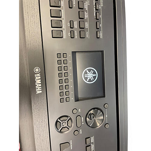 Used Yamaha Portable Grand DGX670 Keyboard Workstation