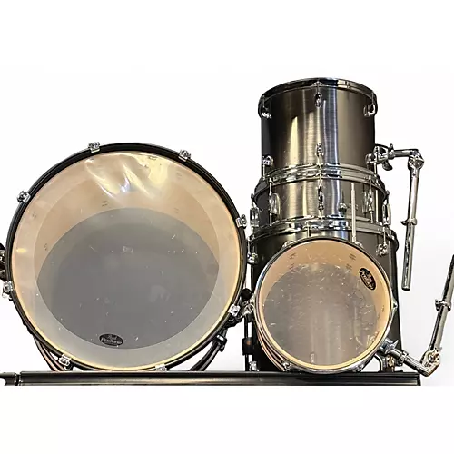 Used Pearl 5 Piece Forum Metallic Silver Drum Kit Metallic Silver
