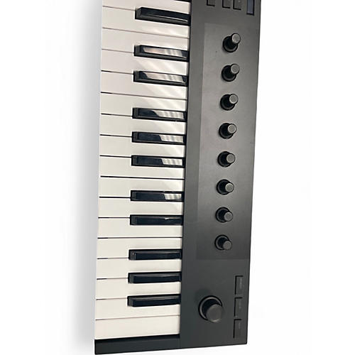 Used Native Instruments Komplete Kontrol M32 MIDI Controller