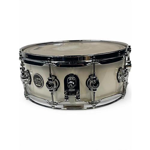 Used DW 5.5X14 Performance Series Snare white sparkle  Drum white sparkle  10