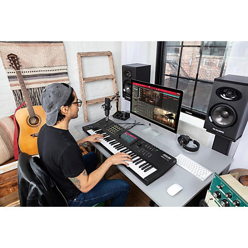 Akai Professional MPC Key 61 Production Synthesizer