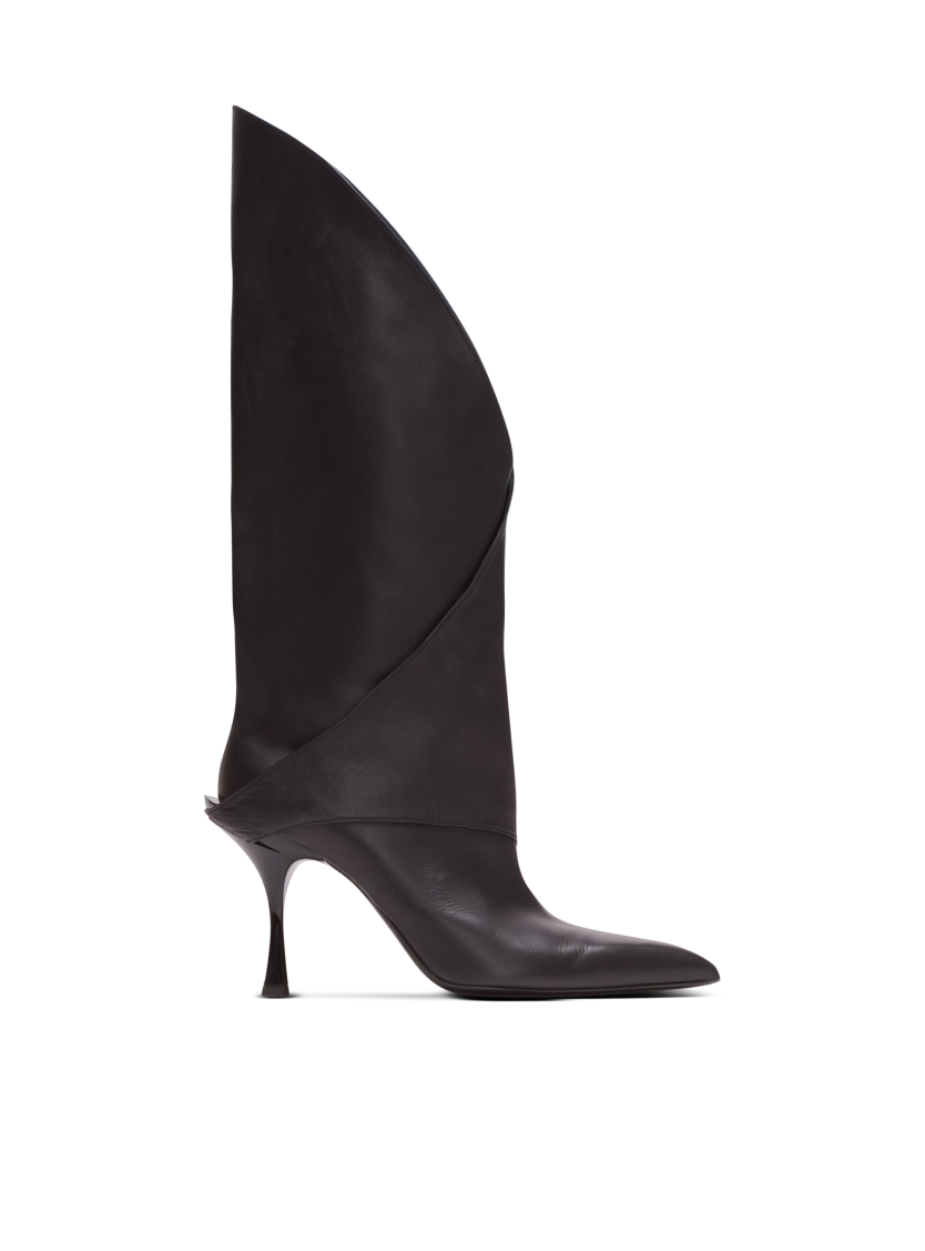 Twist heeled leather boots