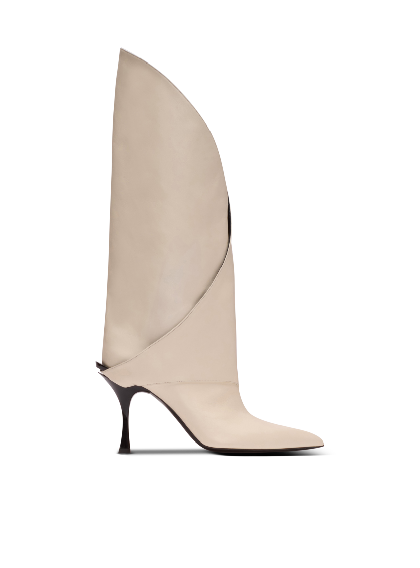 Twist heeled leather boots