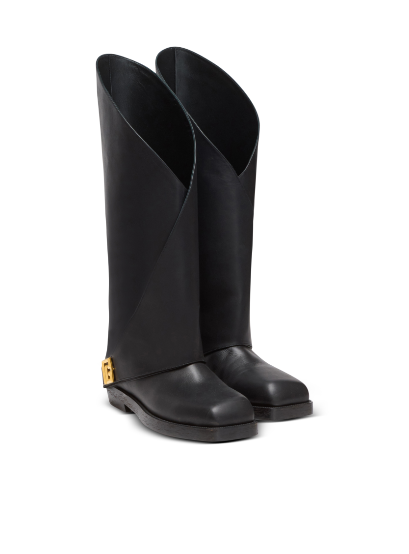 Twist flat leather boots