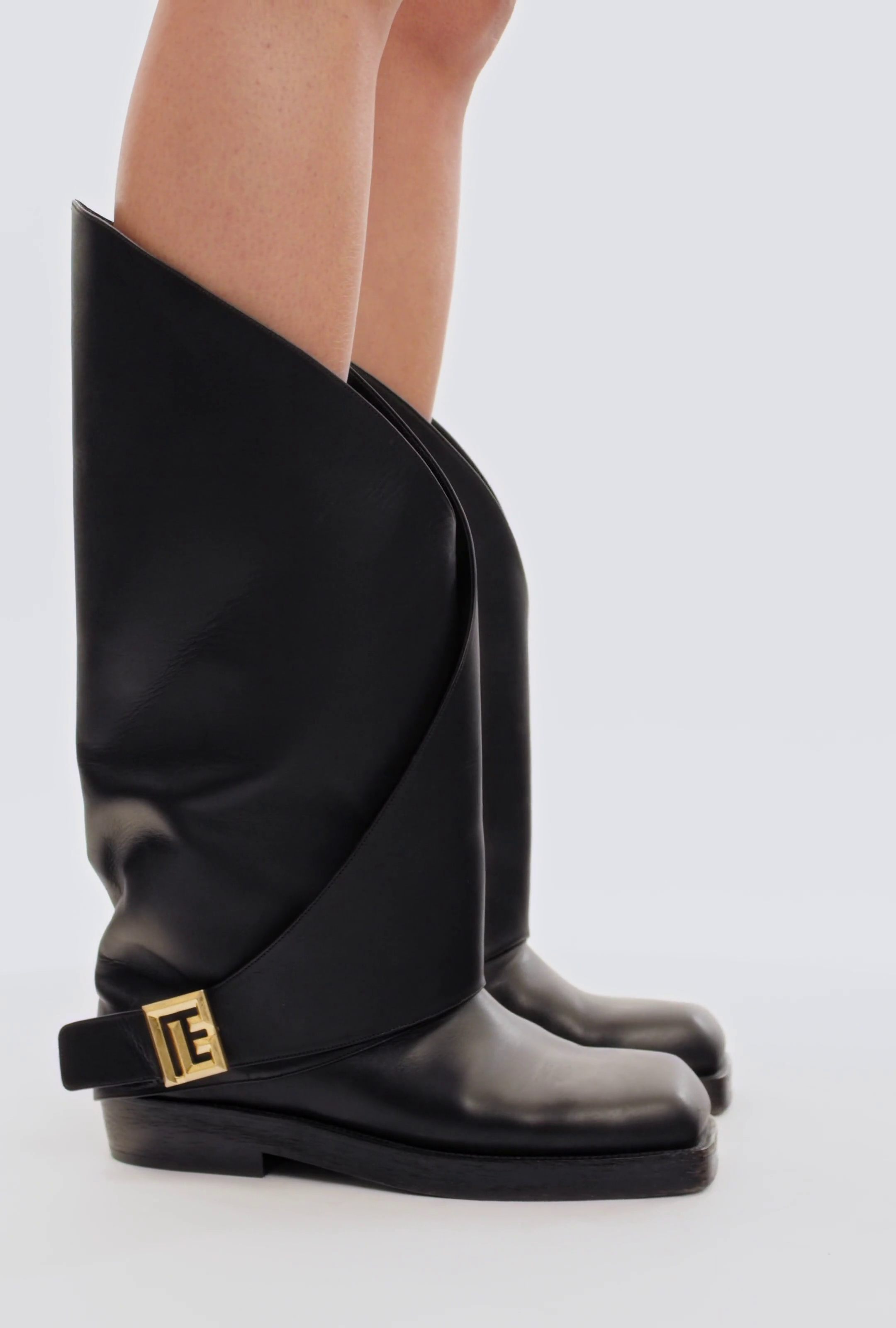 Twist flat leather boots
