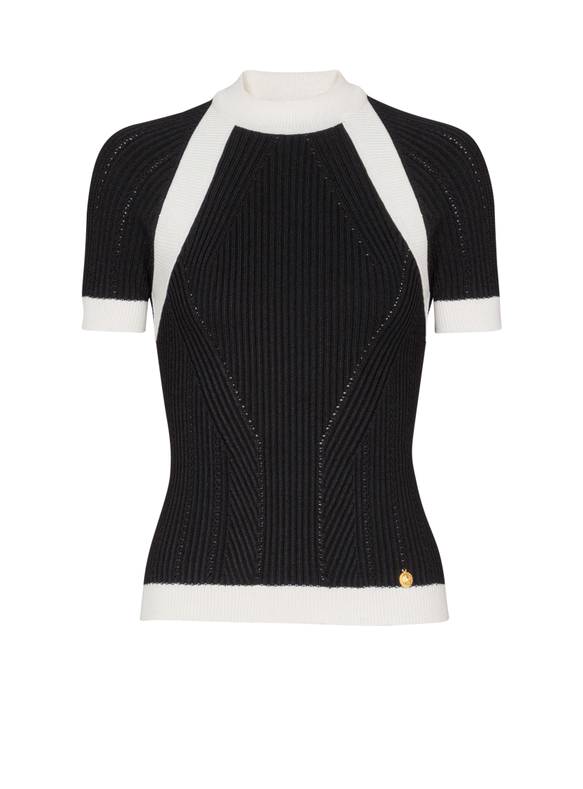 Short-sleeved knit top