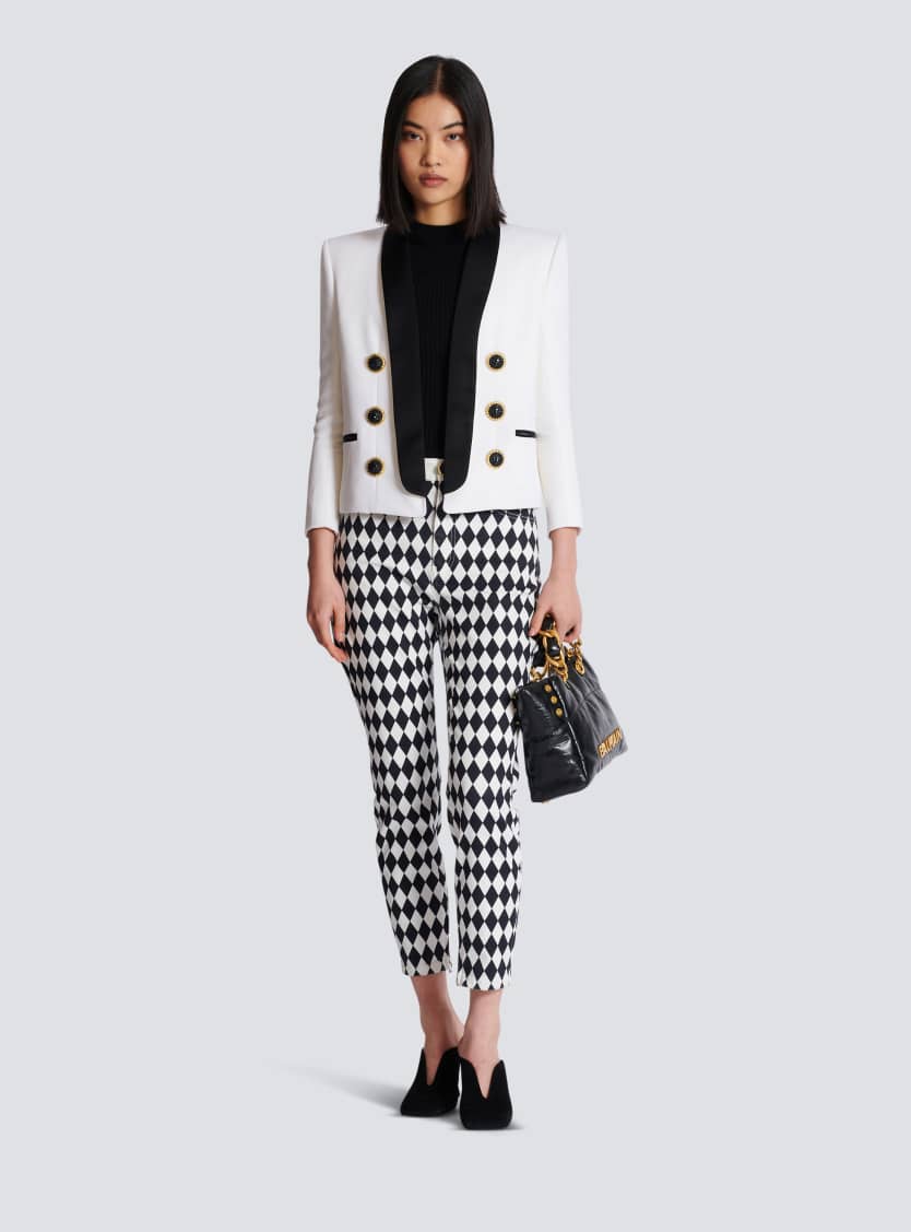 Two-tone edge-to-edge jacket with 6 buttons