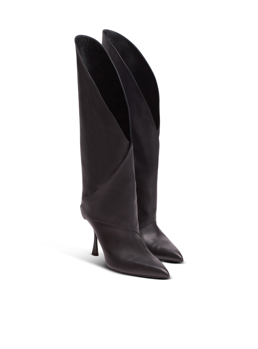 Twist heeled leather boots