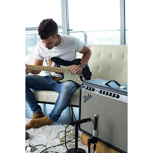 Fender '64 Custom Deluxe Reverb 20W 1x12 Tube Guitar Combo Amp Black