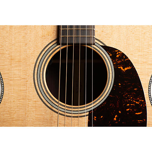 Martin 000-28E Modern Deluxe Auditorium Acoustic-Electric Guitar Natural