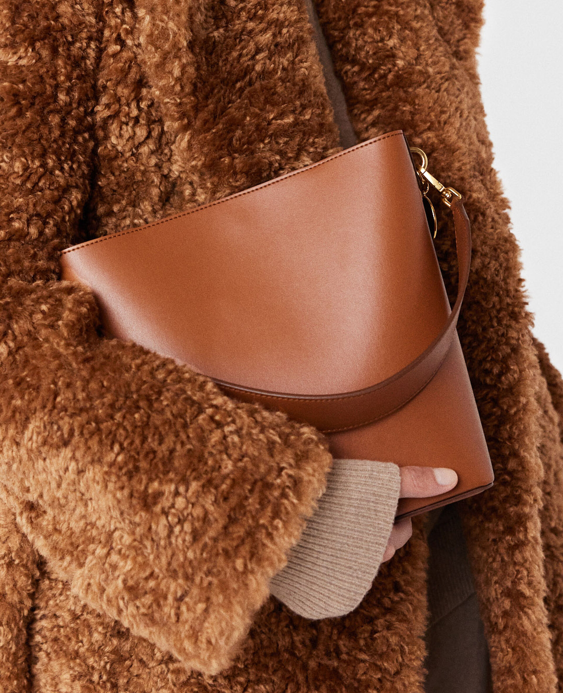 Frayme Bucket Tote Bag