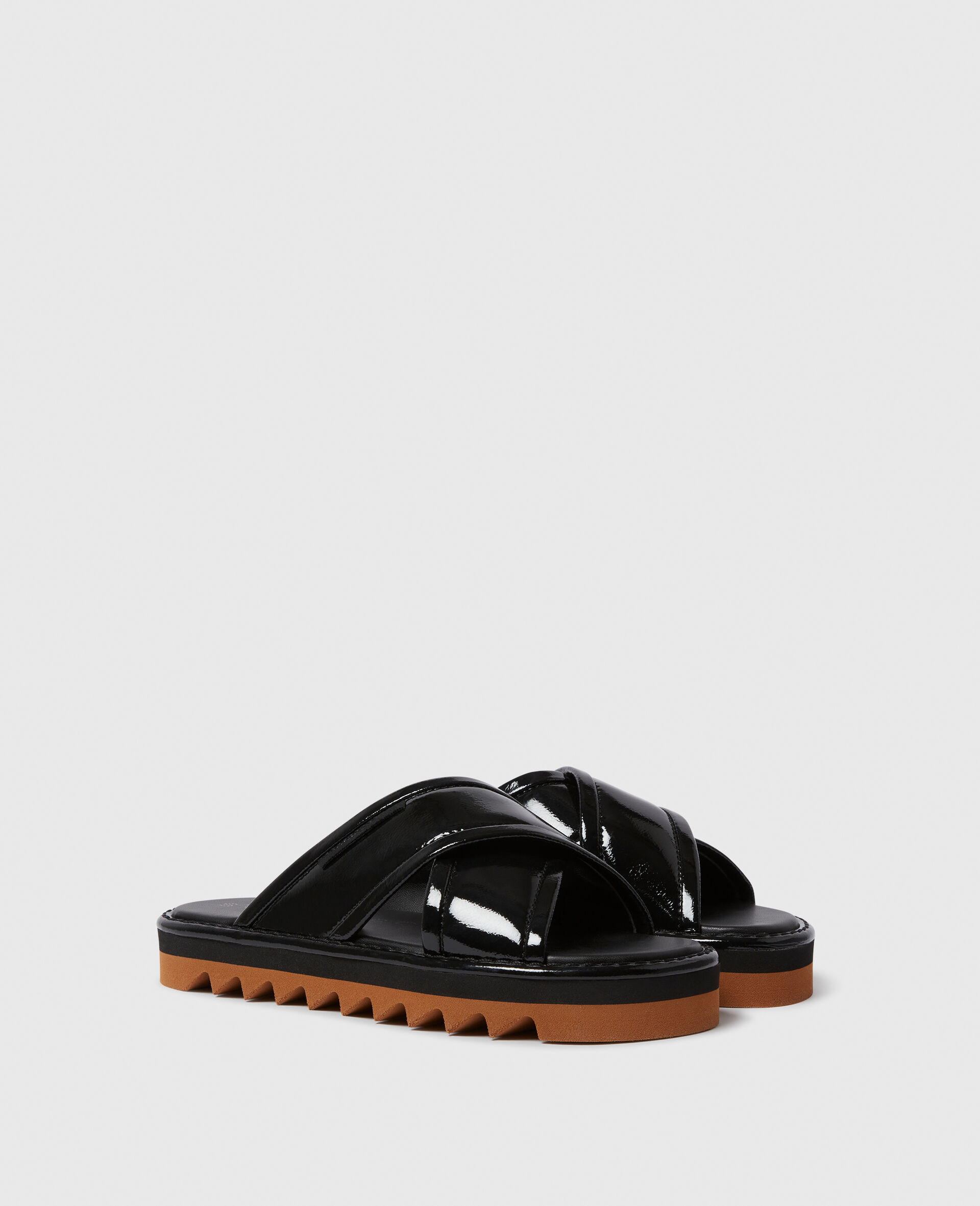 Sneak-Elyse Twisted Sandals