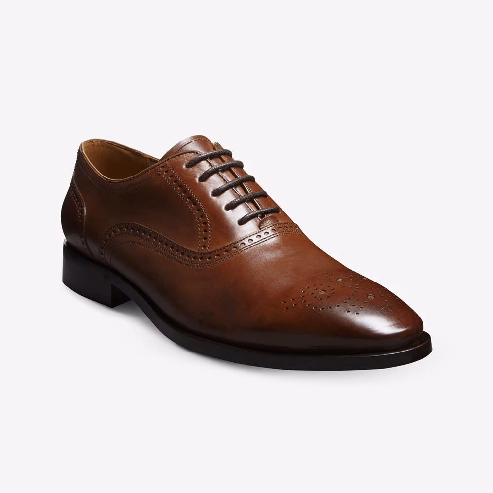 Siena Medallion Oxford Dress Shoe