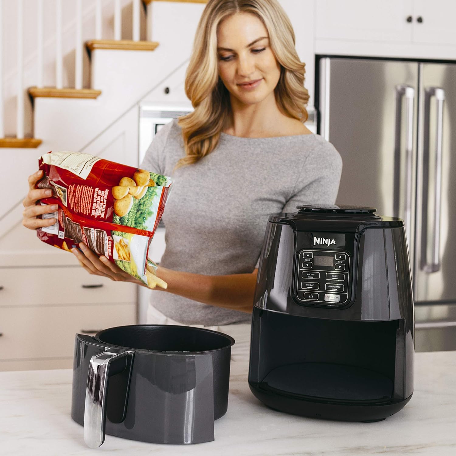Ninja Air Fryer, Roast, Bake, Air Fry, Roast, Broil, Reheats, & Dehydrates, 4-in-1, Fries, Frozen Food, Veggies, and Juicy Meat, Less Oil, Easy Meals, Healthy Meals