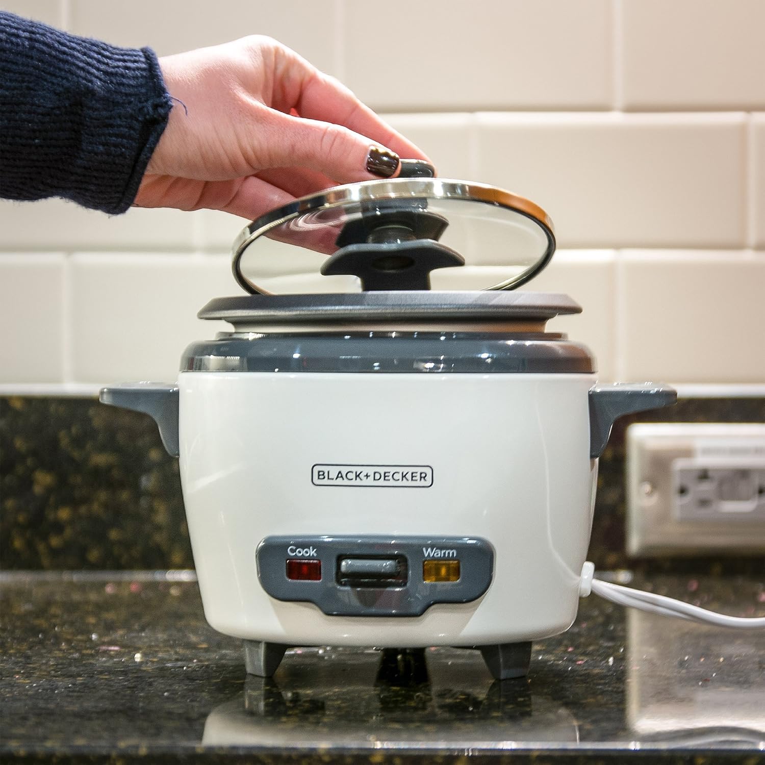 BLACK+DECKER 6-Cup Rice Cooker, RC506, 3-cup Uncooked Rice, Steaming Basket, Removable Non-Stick Bowl, One Touch
