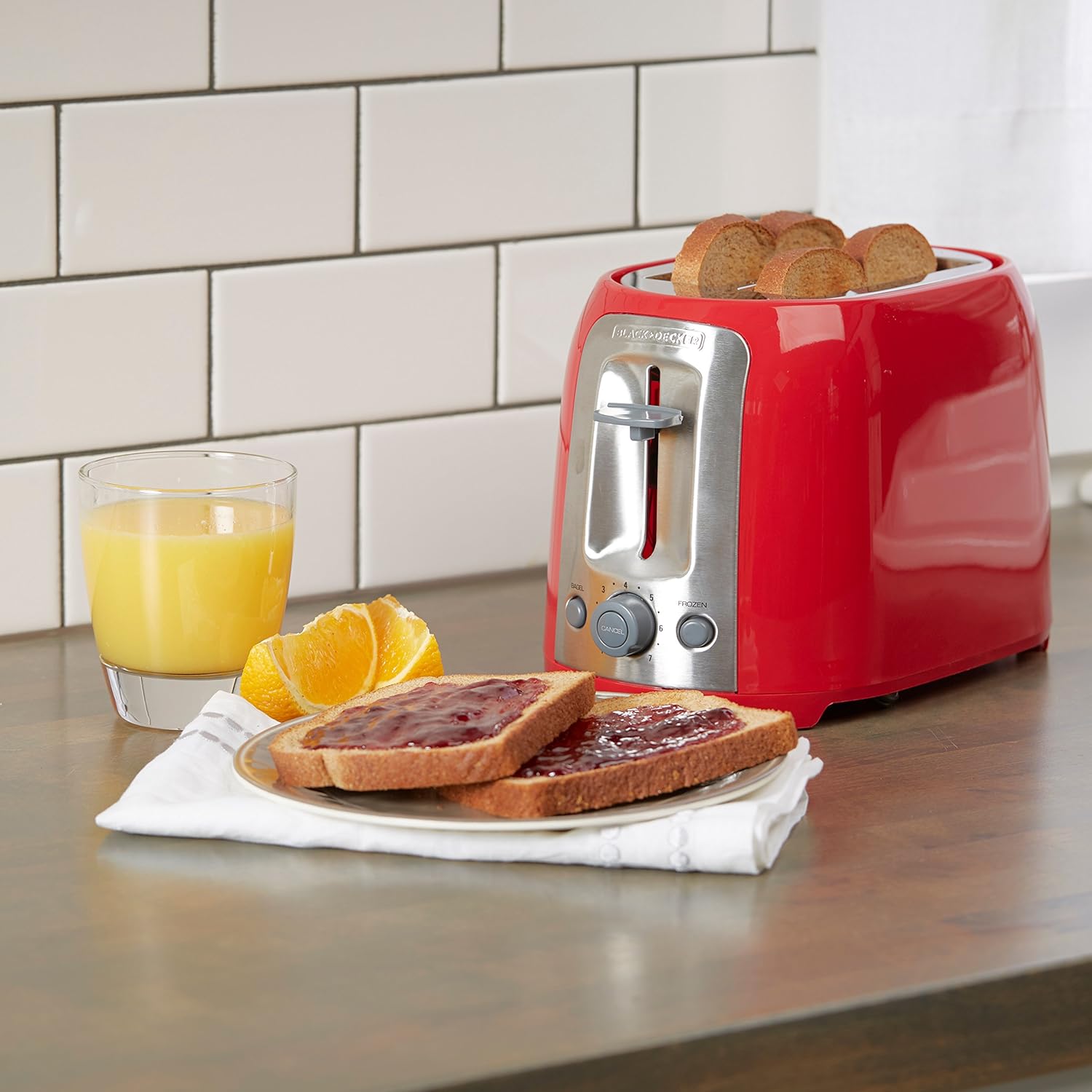 BLACK+DECKER 4-Slice Toaster, Extra Wide Slots, 7 Shade Settings, 1400 Watts, Frozen and Bagel Buttons, Toast Shade Selector, Extra Lift