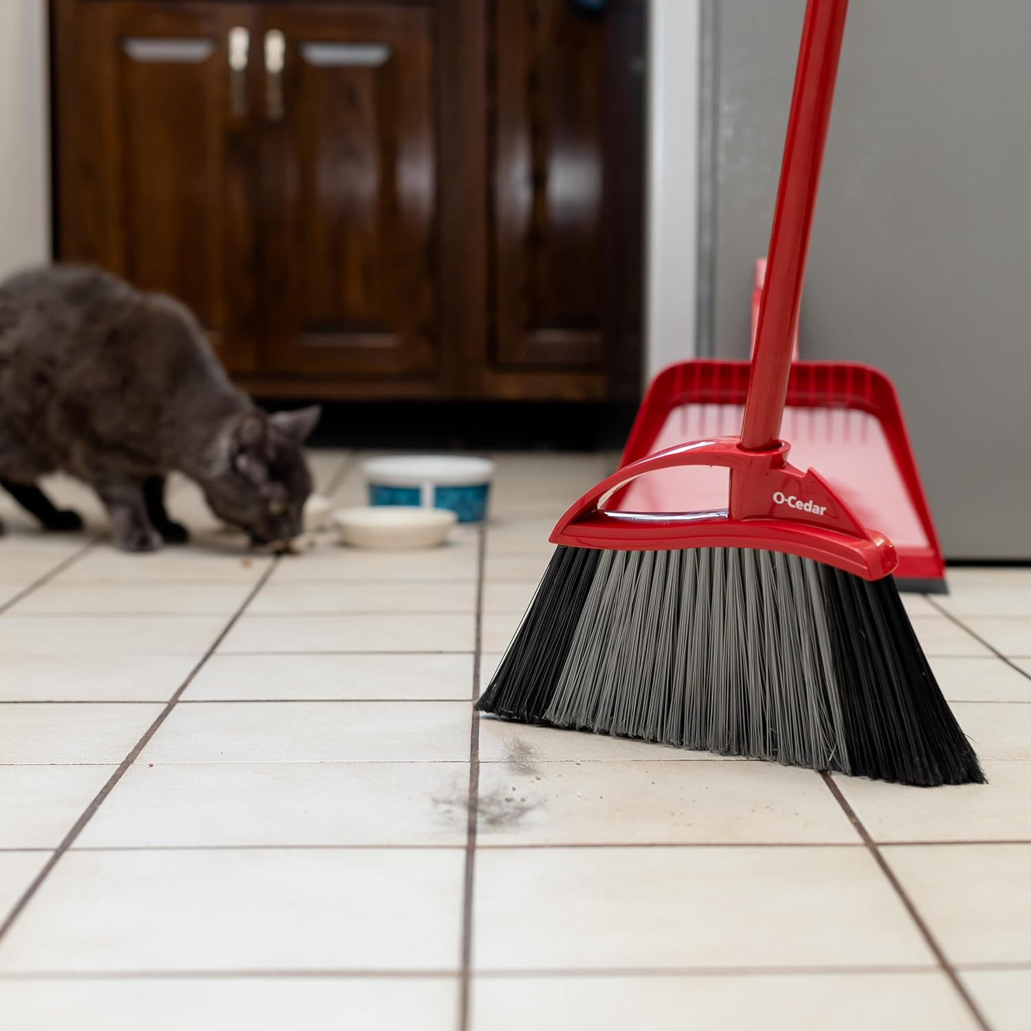 O-Cedar One Sweep Broom with Step-On Dustpan | Remove 99% with One Sweep | Lightweight Quiet Cleaning Tool | Ideal for Pet Owners