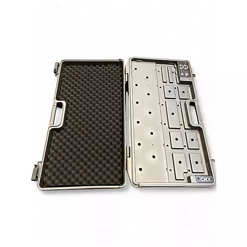 Used BOSS BCB90X Pedal Board - musicians--Friend
