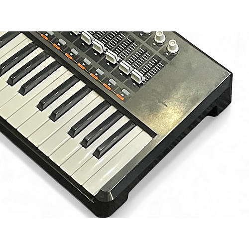 Used Akai Professional MPK61 61 Key MIDI Controller - musicians--Friend