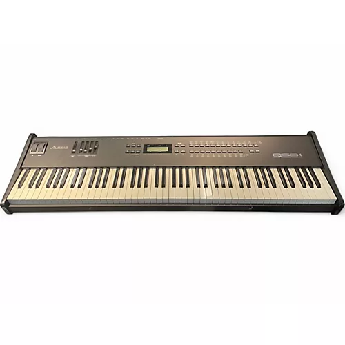 Used Alesis QS 8.1 - musicians--Friend