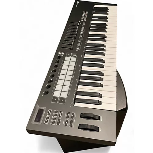 Used Novation LAUNCHKEY 49 - musicians--Friend