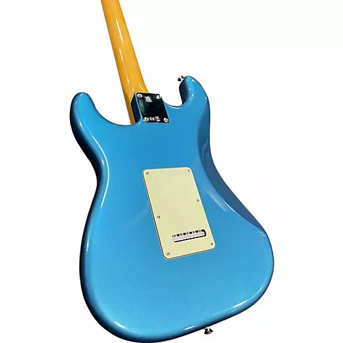 Used 2023 Fender Vintera 60s Stratocaster Lake Placid Blue Solid Body Electric Guitar Lake Placid Blue - musicians--Friend