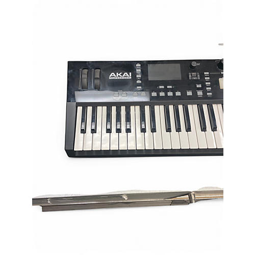 Used Akai Professional Advance 61 MIDI Controller - musicians--Friend