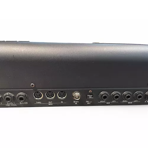 Used Alesis QS 8.1 - musicians--Friend