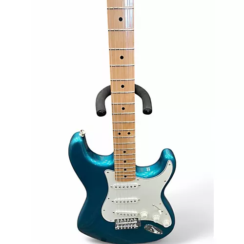 Used Fender Player Stratocaster Lake Placid Blue Solid Body Electric Guitar Lake Placid Blue - musicians--Friend