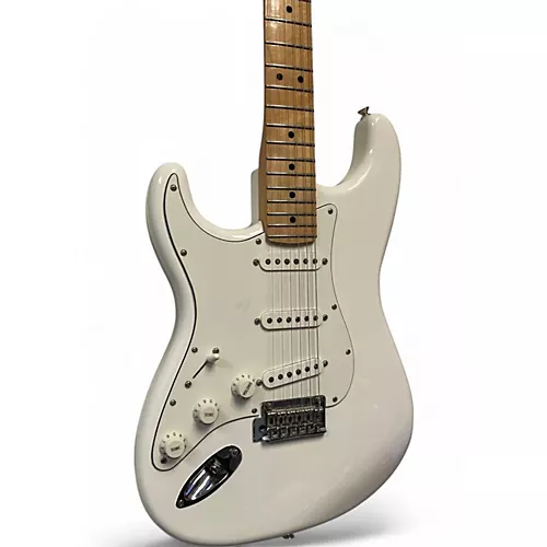 Used 2021 Fender Player Stratocaster White Solid Body Electric Guitar White - musicians--Friend