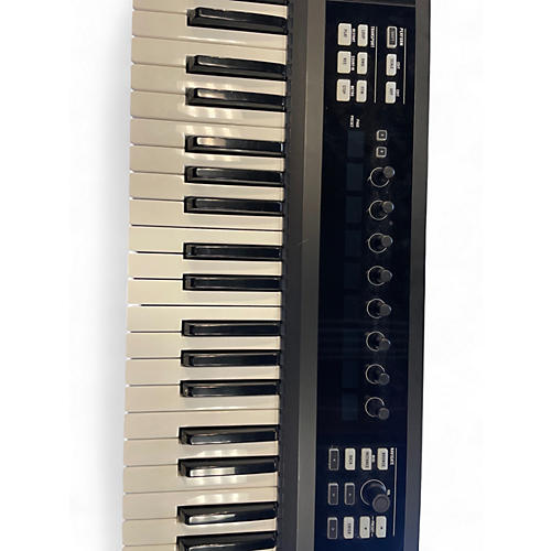 Used Komplete KONTROL S61 MIDI Controller - musicians--Friend