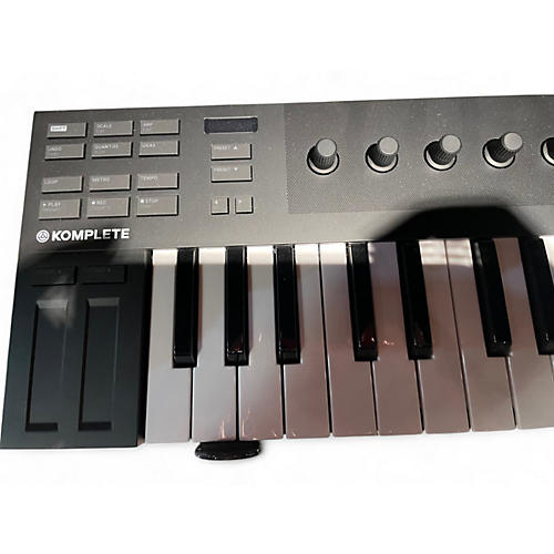 Used 2020s Komplete Kontrol M32 MIDI Controller - musicians--Friend
